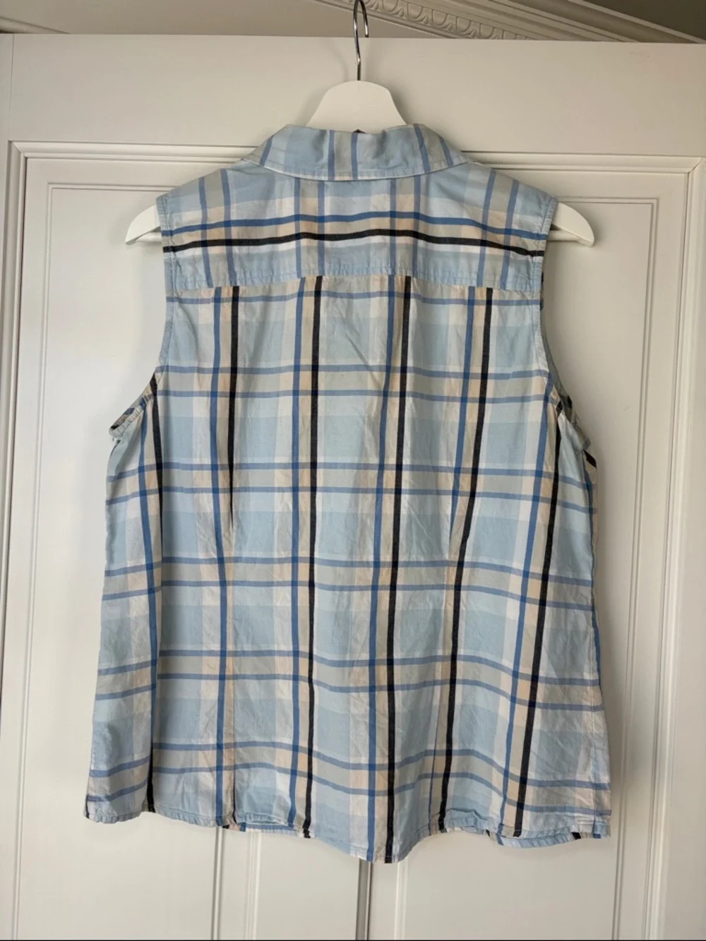 croft & barrow Blue and Beige Plaid Sleeveless Button-Up Shirt - Picture 4 of 4